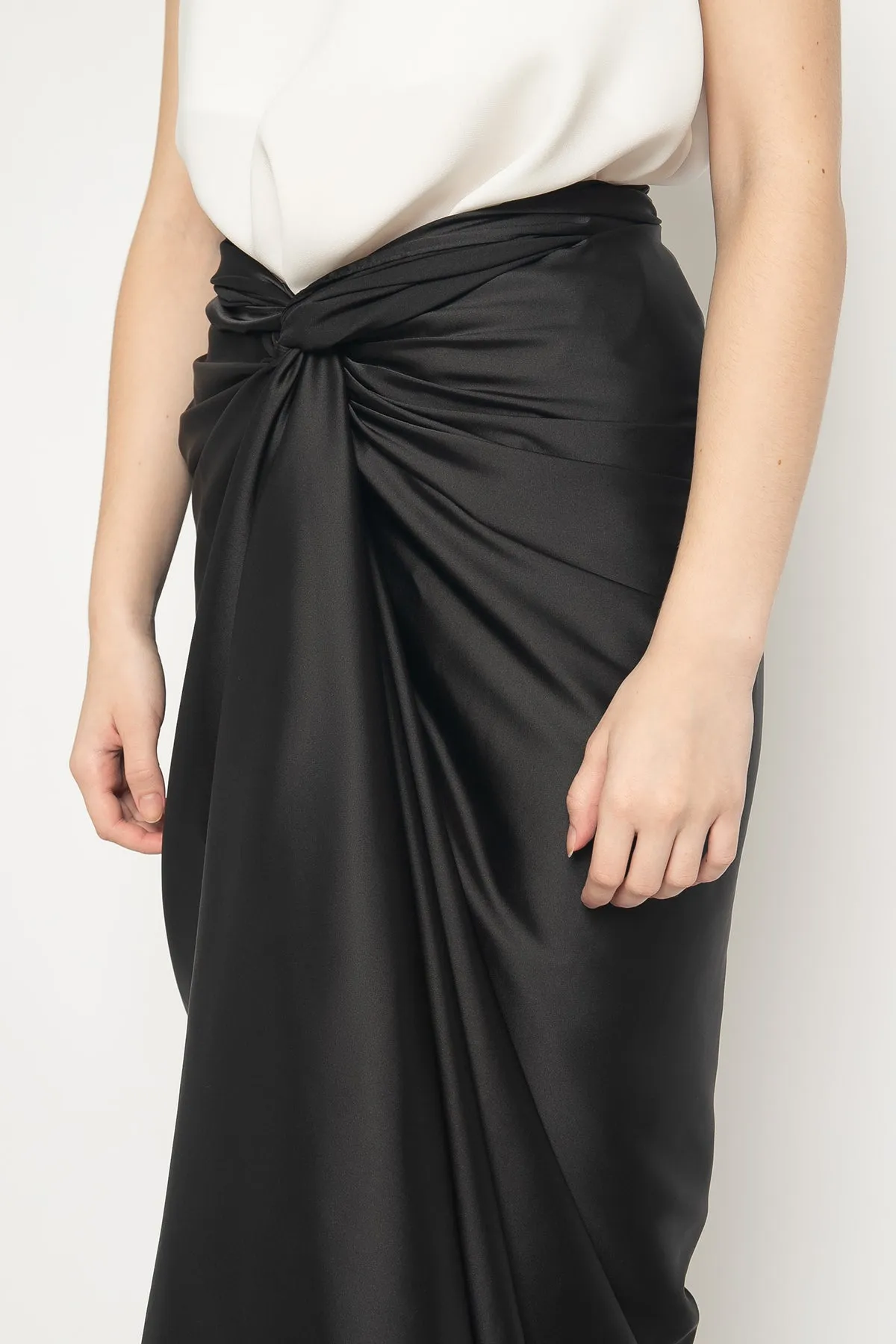 Aisyah Skirt in Black