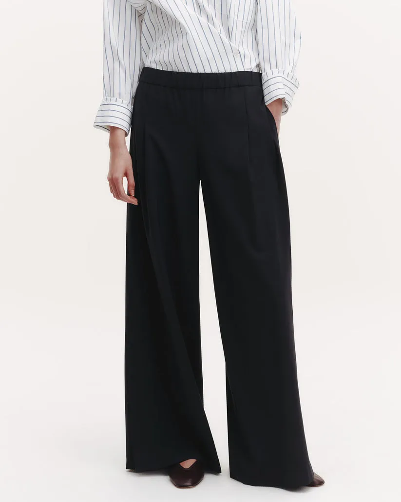 Eva with Tux Pleat in Midnight
