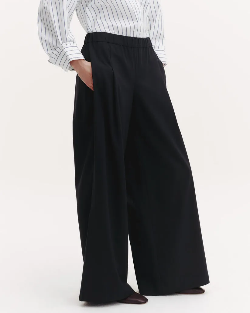 Eva with Tux Pleat in Midnight