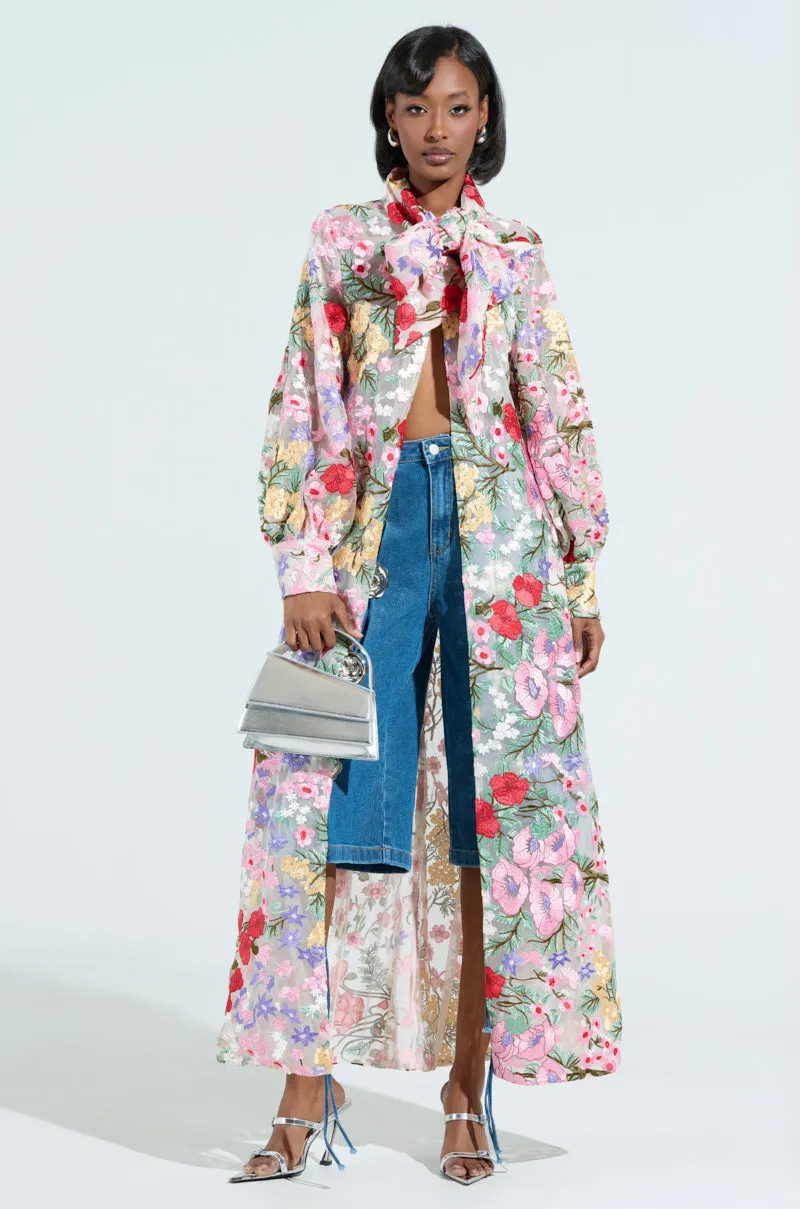 GARDEN PARTY FLORAL APPLIQUE LONG BLOUSE
