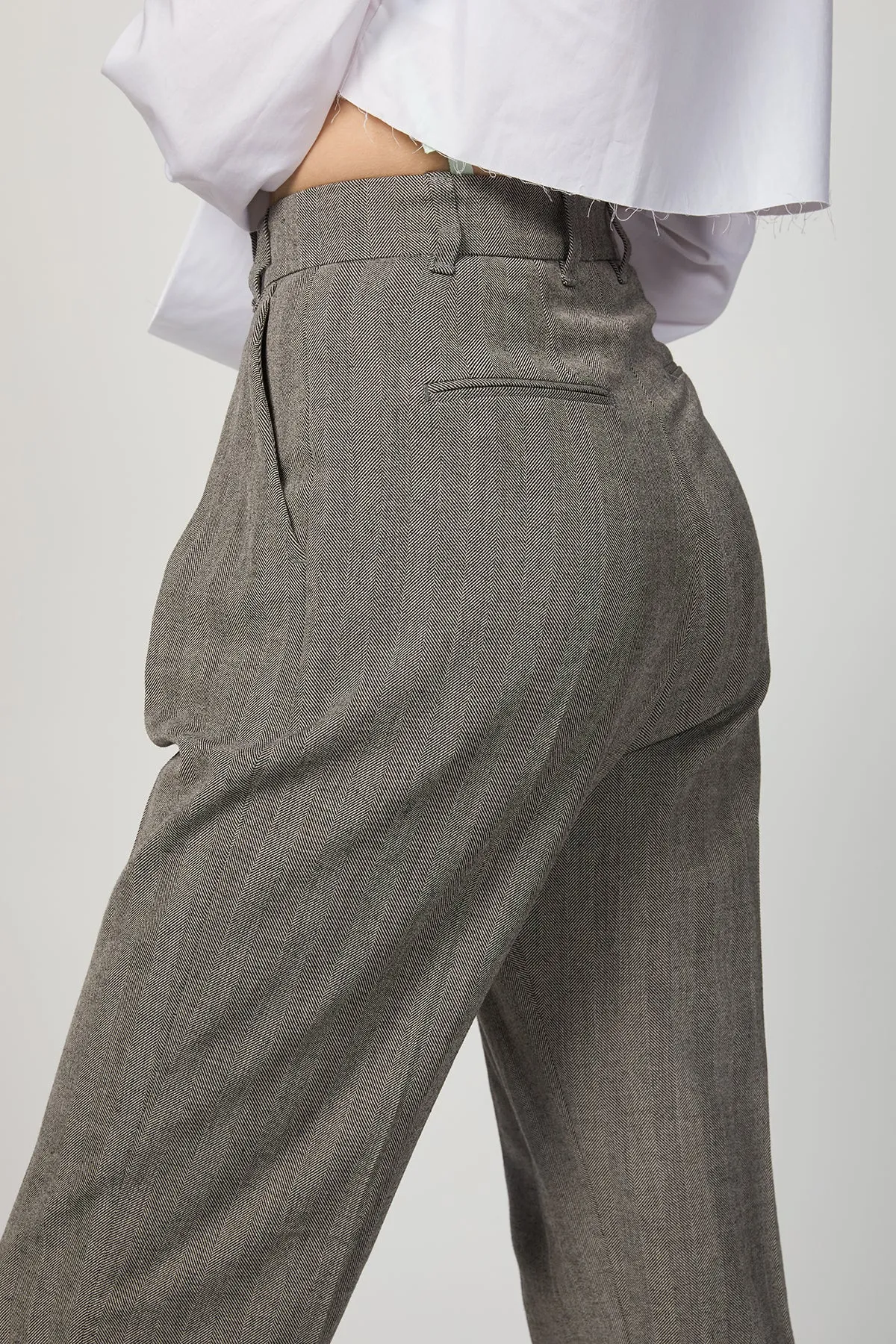 PLEATED HIGH-RISE TAPERED PANTS
