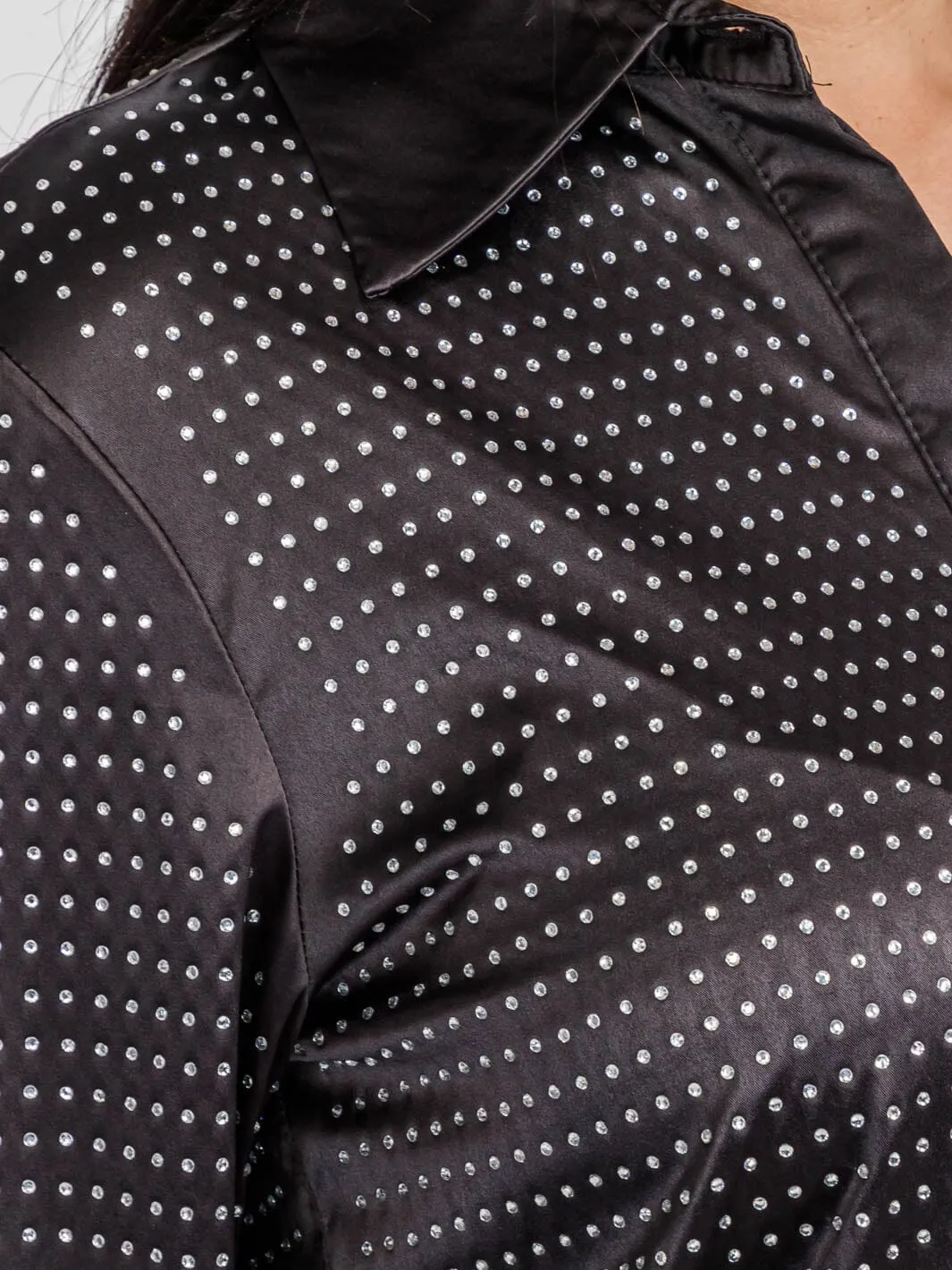 WOMEN'S LONG SLEEVE BUTTON UP STUDS DETAILES BLOUSE