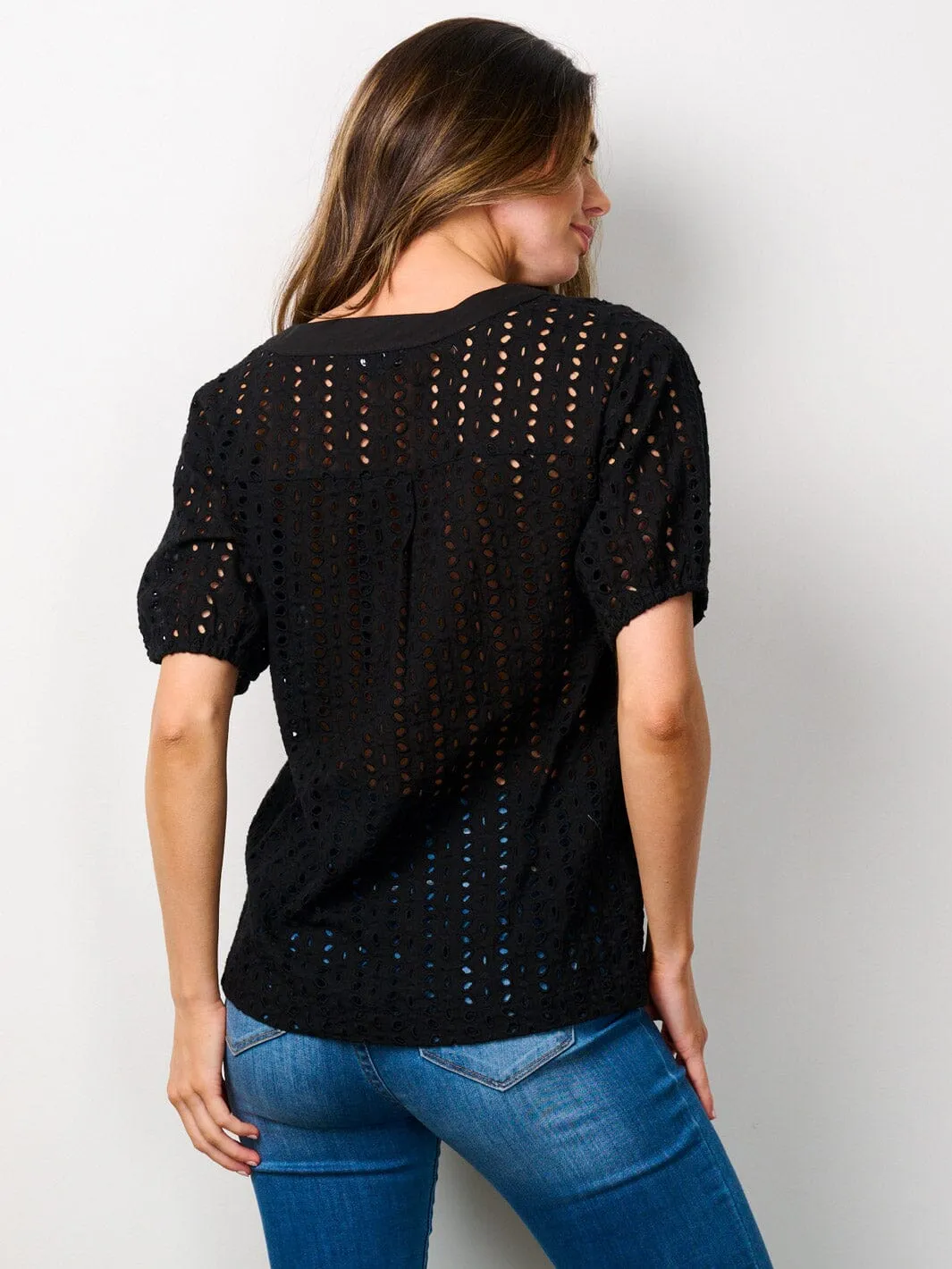 WOMEN'S SHORT PUFF SLEEVE BUTTON UP EYELET DETAILED BLOUSE TOP