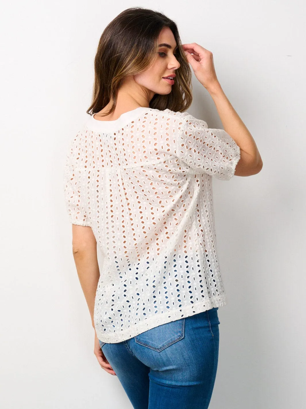 WOMEN'S SHORT PUFF SLEEVE BUTTON UP EYELET DETAILED BLOUSE TOP
