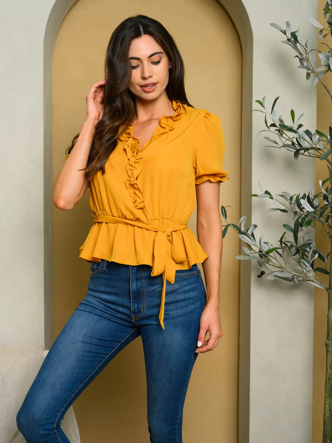 WOMEN'S SHORT SLEEVE V-NECK RUFFLE PEPLUM TOP